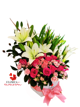 Cargar imagen en el visor de la galería, ARREGLO &quot;LA VIDA EN ROSA&quot;